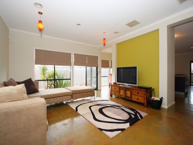 24 Amber Way, Taylors Hill VIC 3037