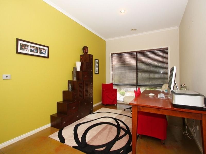 24 Amber Way, Taylors Hill VIC 3037