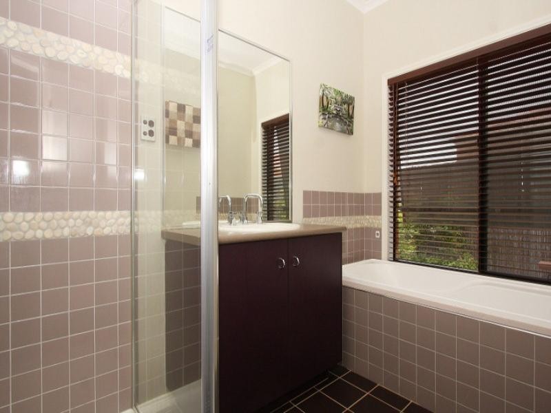 24 Amber Way, Taylors Hill VIC 3037