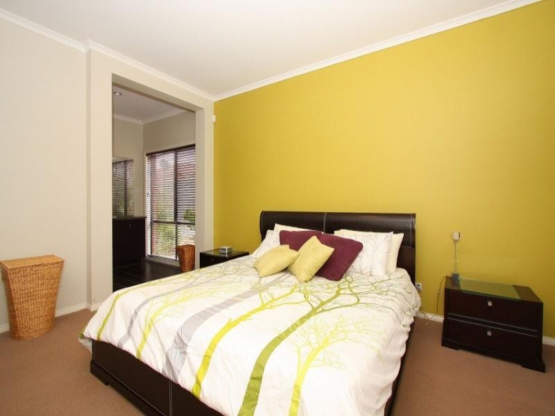 24 Amber Way, Taylors Hill VIC 3037