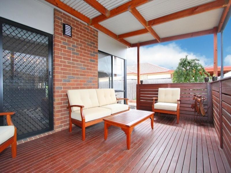 24 Amber Way, Taylors Hill VIC 3037