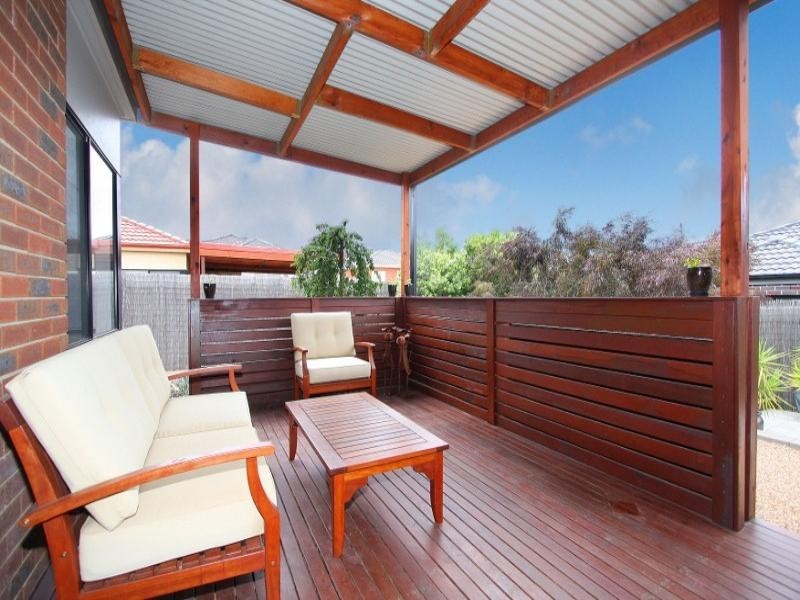 24 Amber Way, Taylors Hill VIC 3037