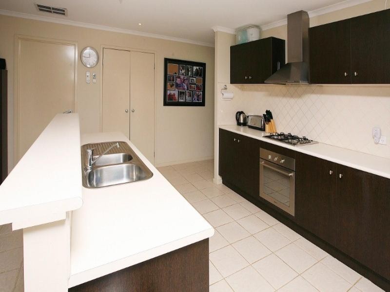 61 Jacaranda Drive, Taylors Hill VIC 3037