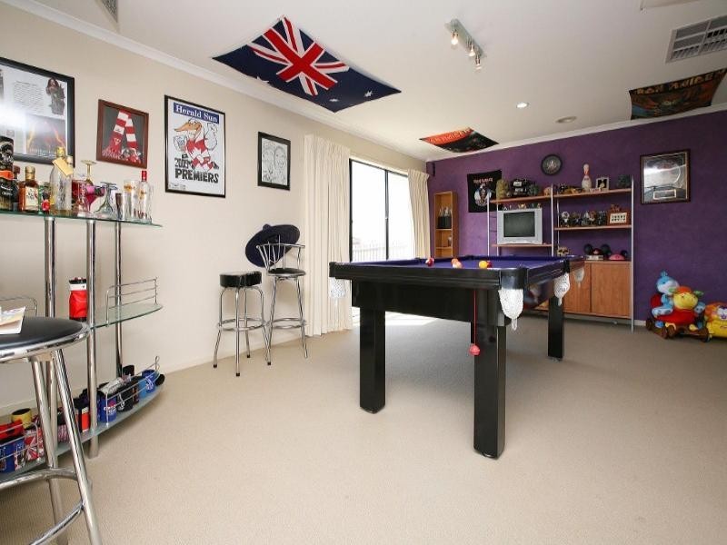 61 Jacaranda Drive, Taylors Hill VIC 3037