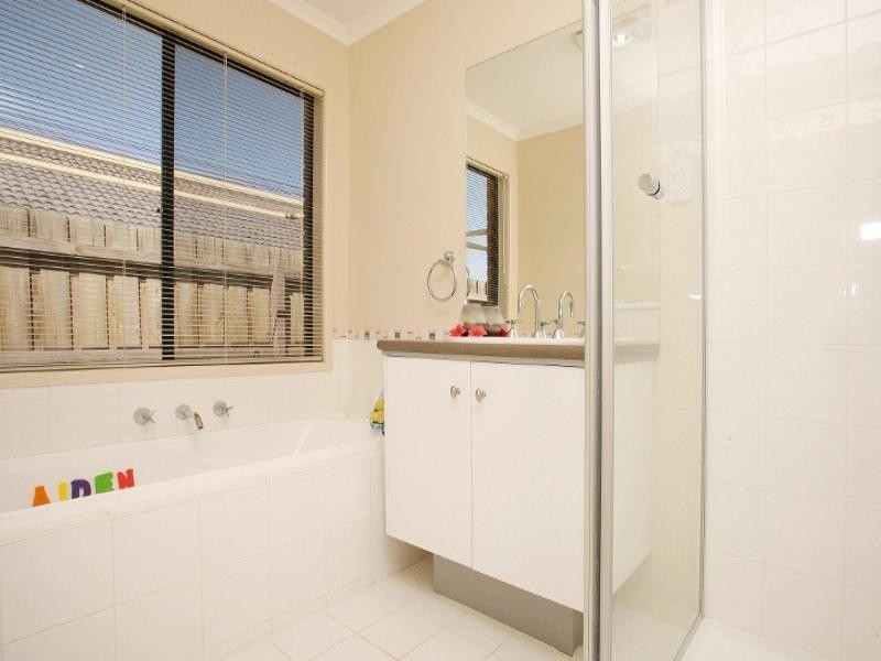 61 Jacaranda Drive, Taylors Hill VIC 3037