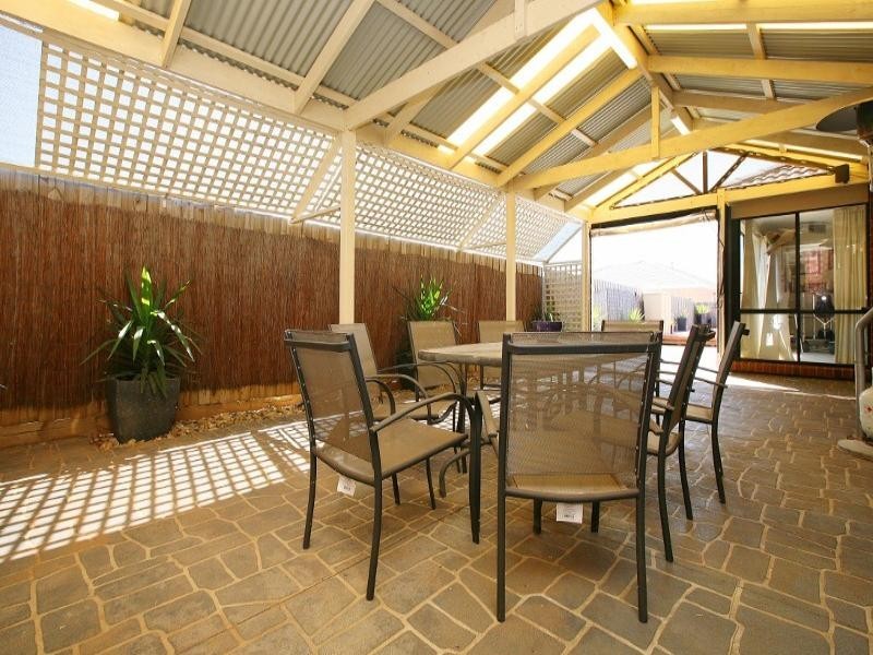 61 Jacaranda Drive, Taylors Hill VIC 3037