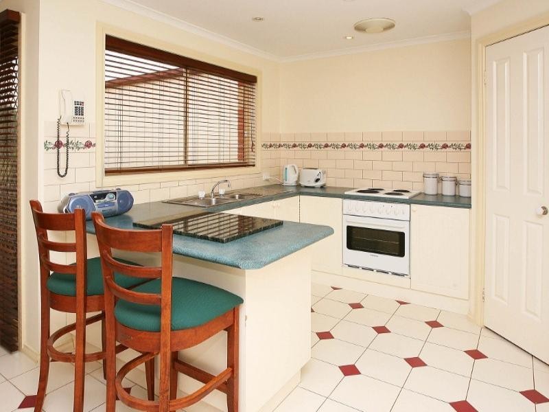 5 Darlington Grove, Sydenham VIC 3037