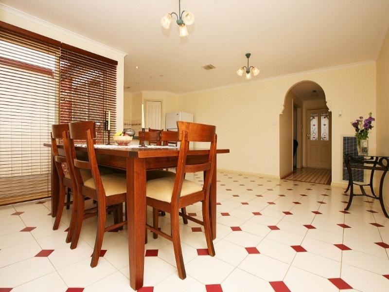 5 Darlington Grove, Sydenham VIC 3037