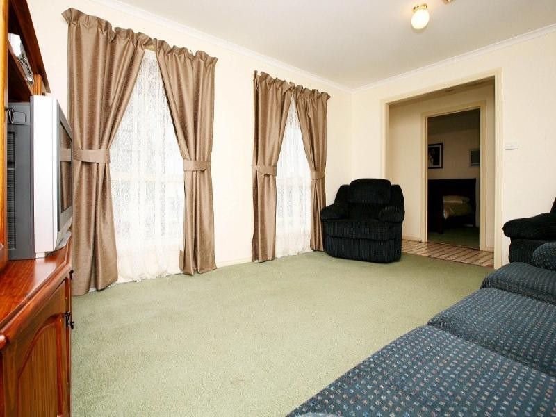 5 Darlington Grove, Sydenham VIC 3037