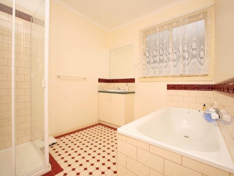 5 Darlington Grove, Sydenham VIC 3037