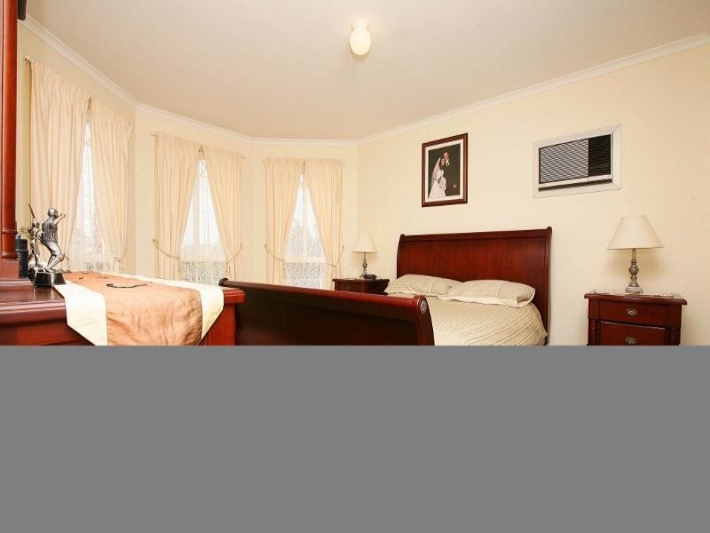 5 Darlington Grove, Sydenham VIC 3037