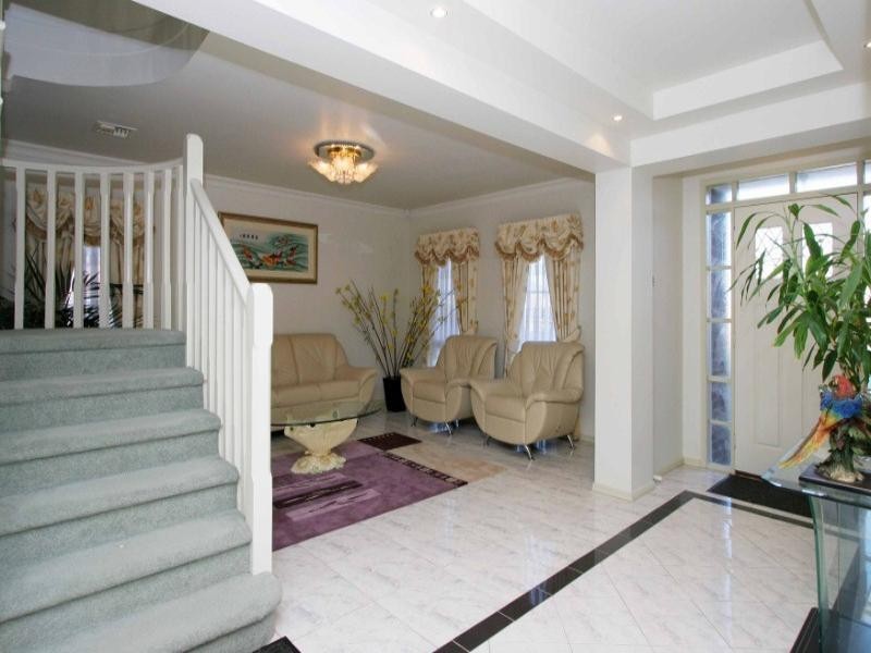 15 Clifton Court, Taylors Lakes VIC 3038