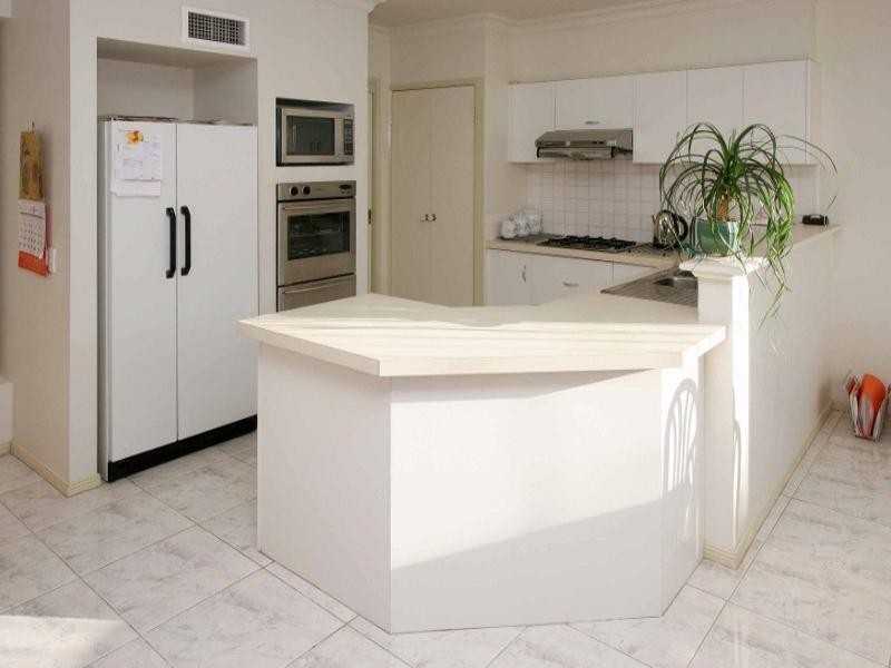 15 Clifton Court, Taylors Lakes VIC 3038