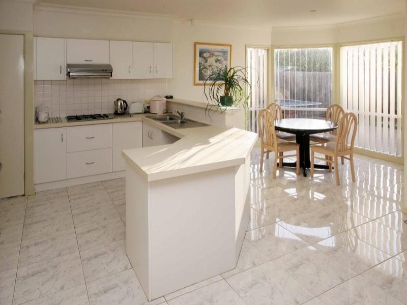 15 Clifton Court, Taylors Lakes VIC 3038