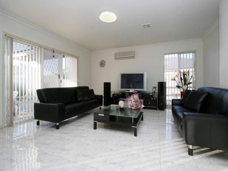 15 Clifton Court, Taylors Lakes VIC 3038