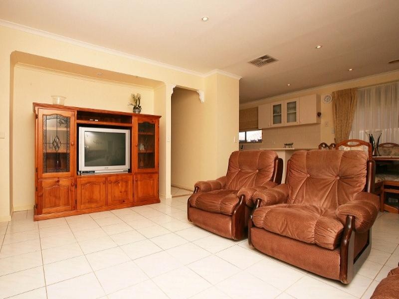 56 Honeyeater Crescent, Taylors Lakes VIC 3038