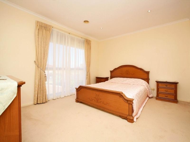 56 Honeyeater Crescent, Taylors Lakes VIC 3038