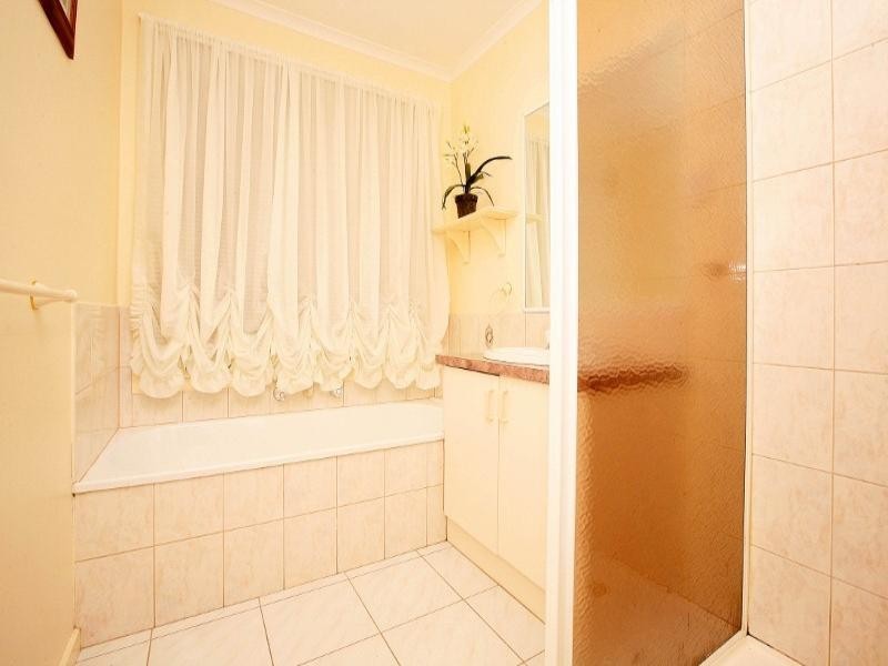 56 Honeyeater Crescent, Taylors Lakes VIC 3038