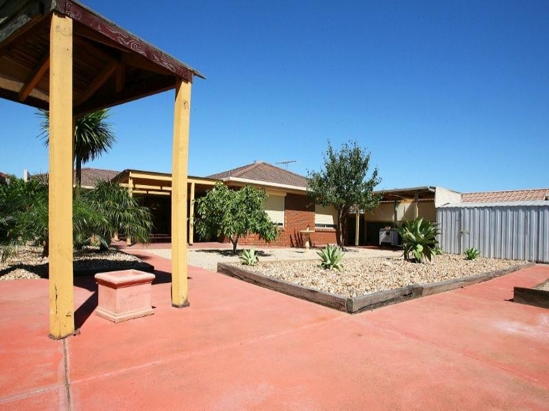56 Honeyeater Crescent, Taylors Lakes VIC 3038