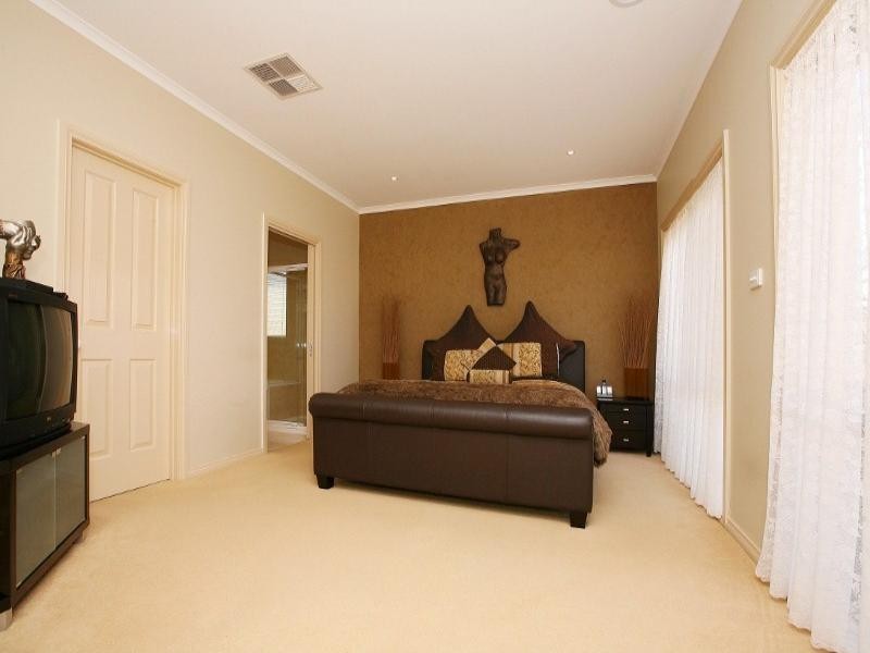 47 Park Lane, Taylors Hill VIC 3037