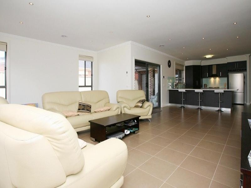 6 Nevis Place, Taylors Hill VIC 3037