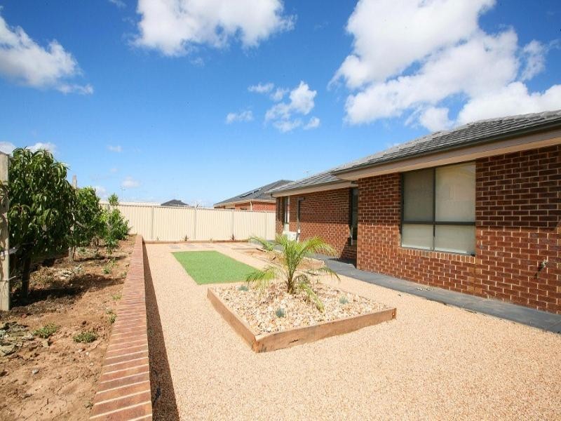 6 Nevis Place, Taylors Hill VIC 3037