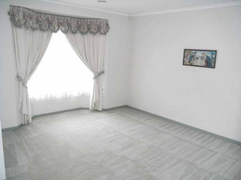 9 Beaumont Court, Sydenham VIC 3037