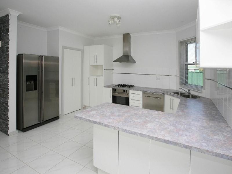 2 Saxby Court, Burnside VIC 3023