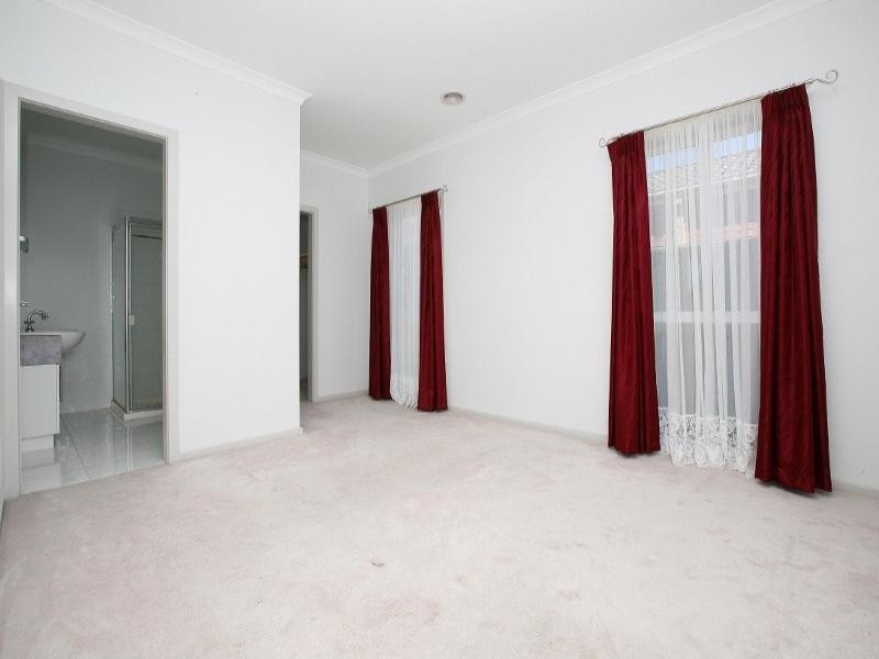 2 Saxby Court, Burnside VIC 3023