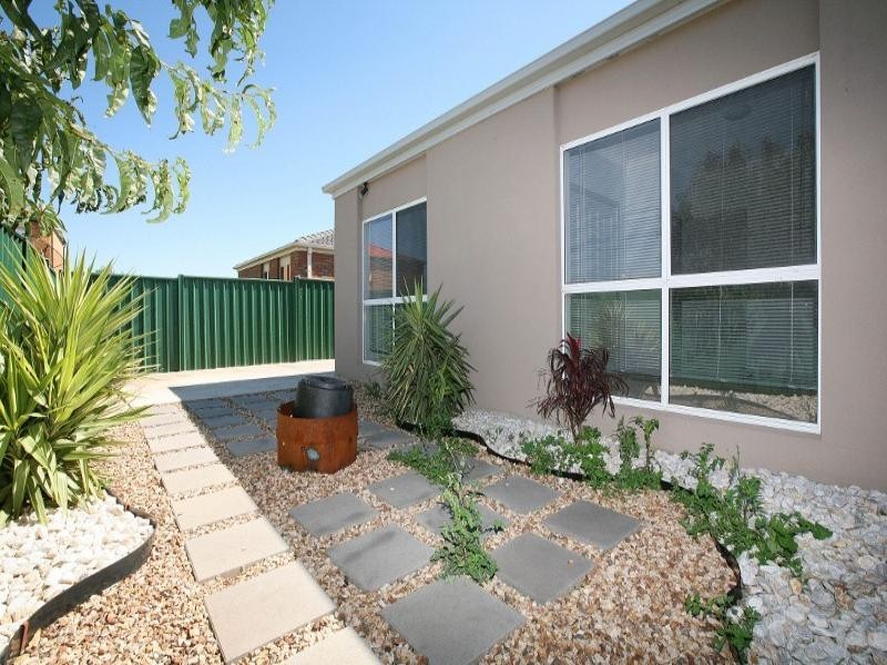 2 Saxby Court, Burnside VIC 3023