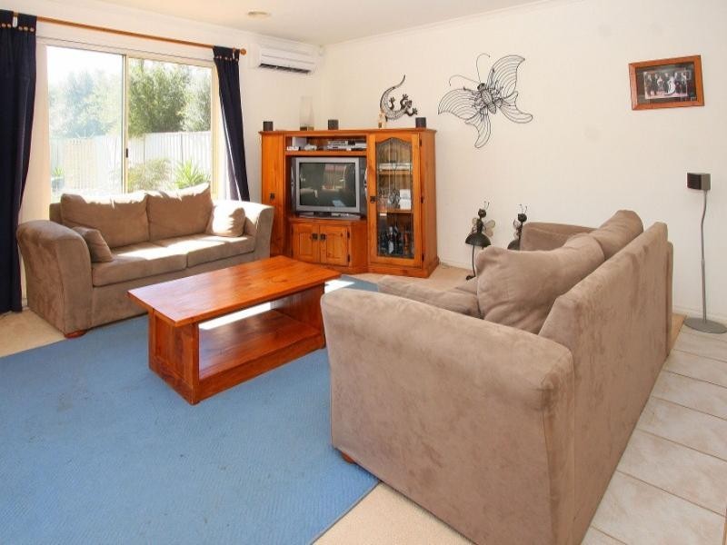 17 Naracoorte Drive, Caroline Springs VIC 3023