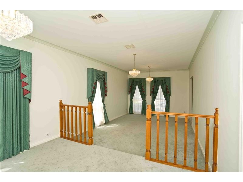 34 Golden Way, Hillside VIC 3037