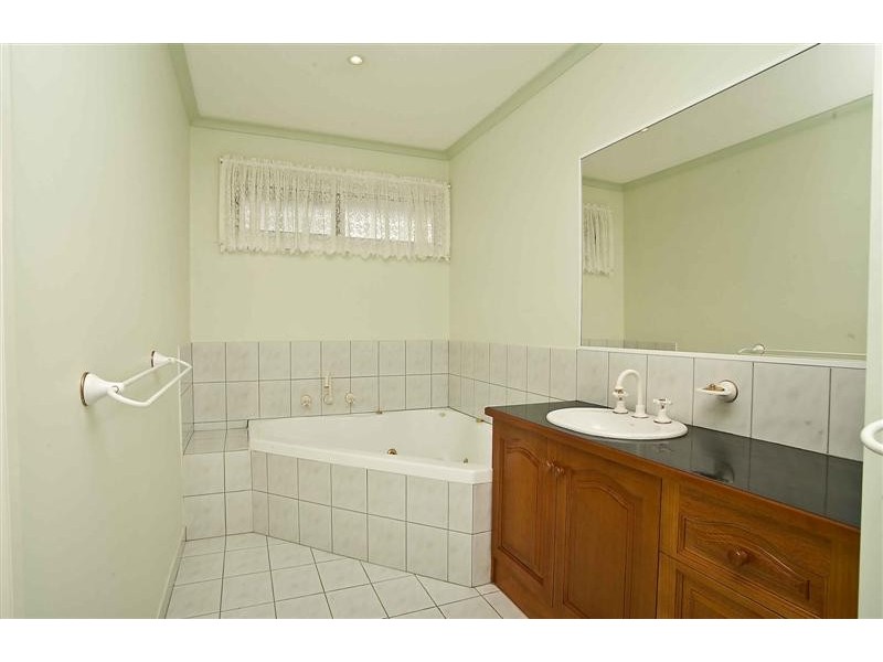 34 Golden Way, Hillside VIC 3037