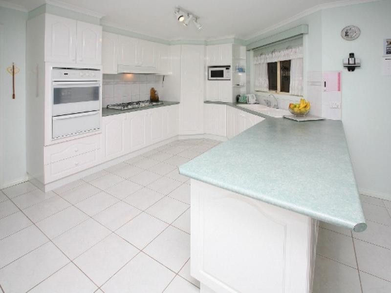 9 Jenny Court, Hillside VIC 3037