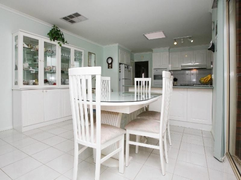 9 Jenny Court, Hillside VIC 3037