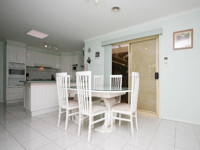 9 Jenny Court, Hillside VIC 3037