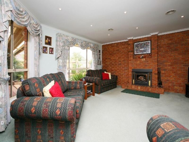 9 Jenny Court, Hillside VIC 3037