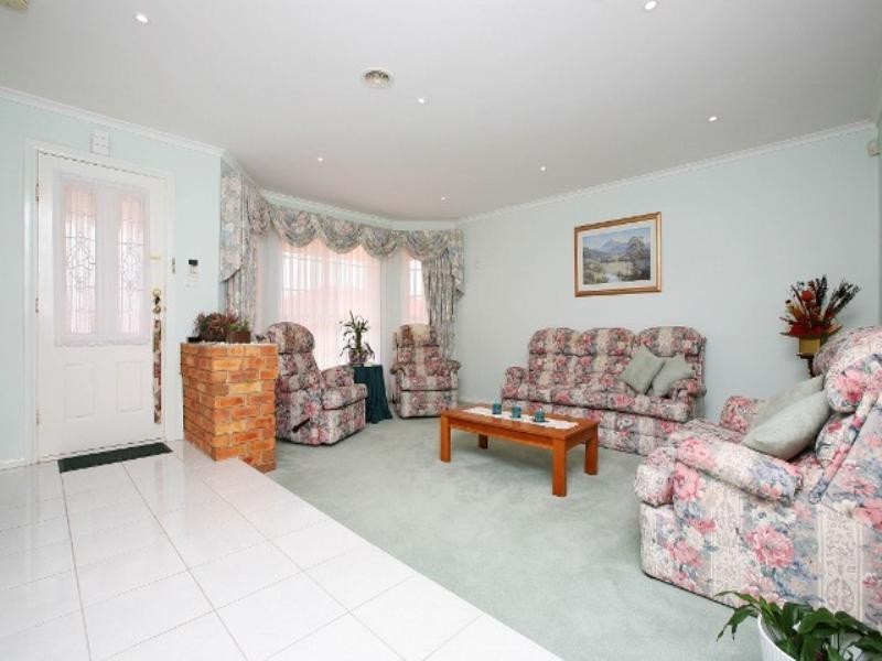 9 Jenny Court, Hillside VIC 3037