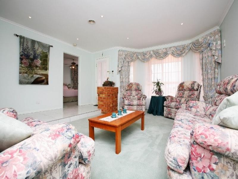 9 Jenny Court, Hillside VIC 3037