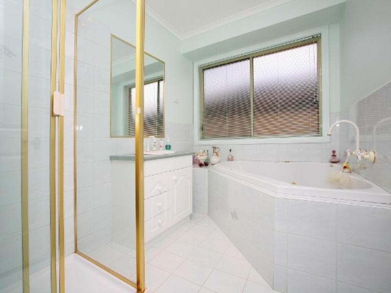 9 Jenny Court, Hillside VIC 3037