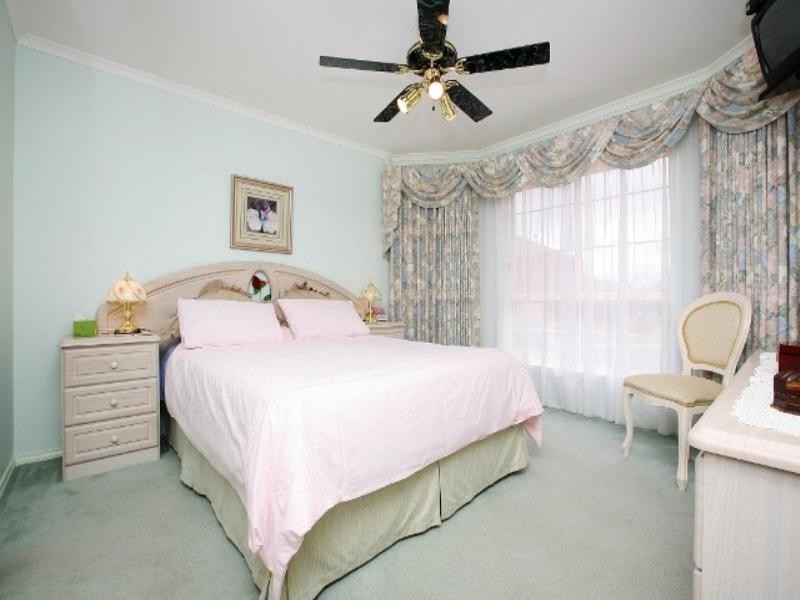 9 Jenny Court, Hillside VIC 3037