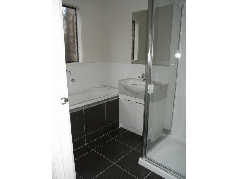 2/4 Montrose Court, Sydenham VIC 3037