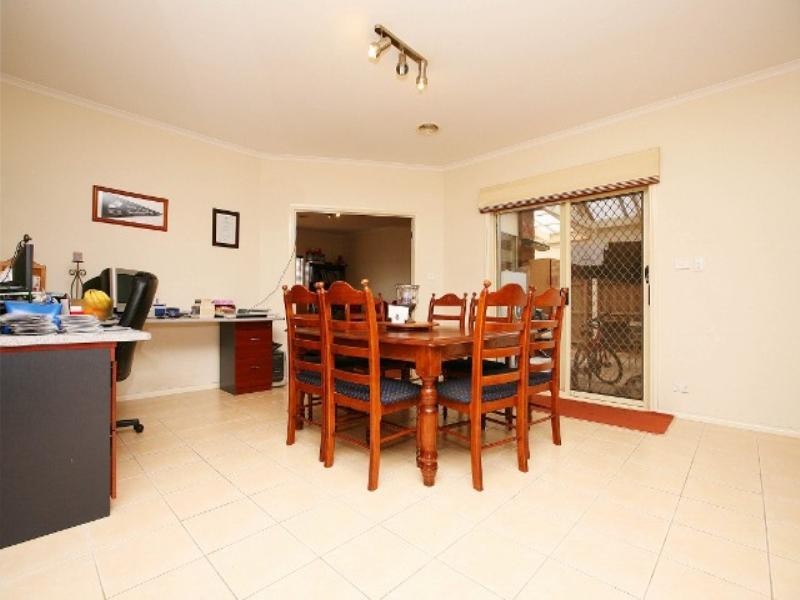 10 Aneta Avenue, Hillside VIC 3037