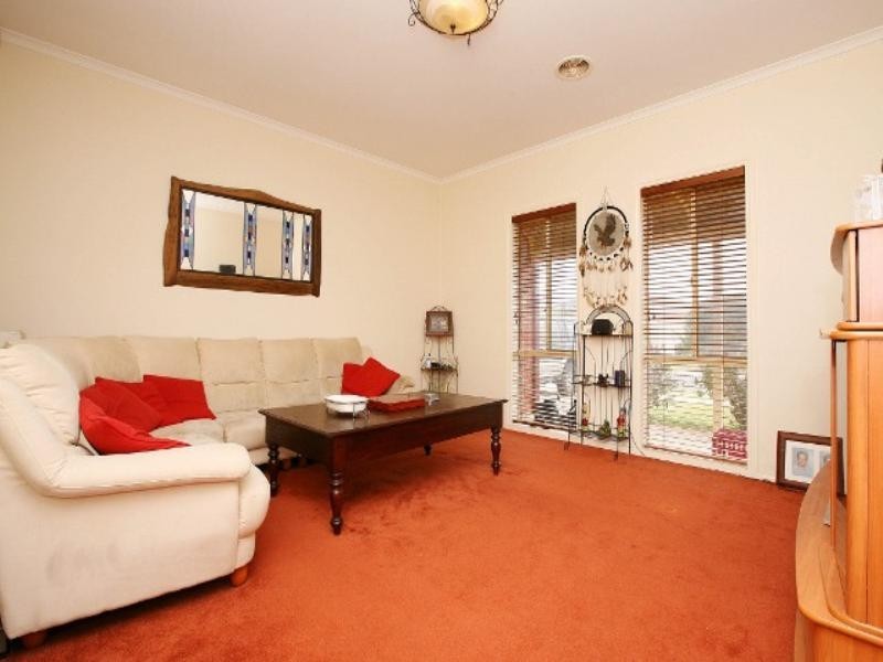 10 Aneta Avenue, Hillside VIC 3037