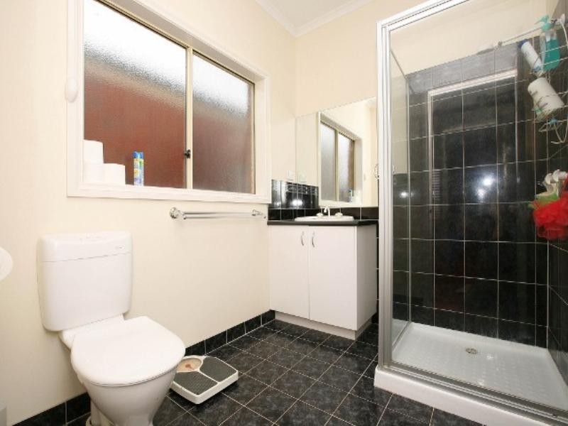 10 Aneta Avenue, Hillside VIC 3037