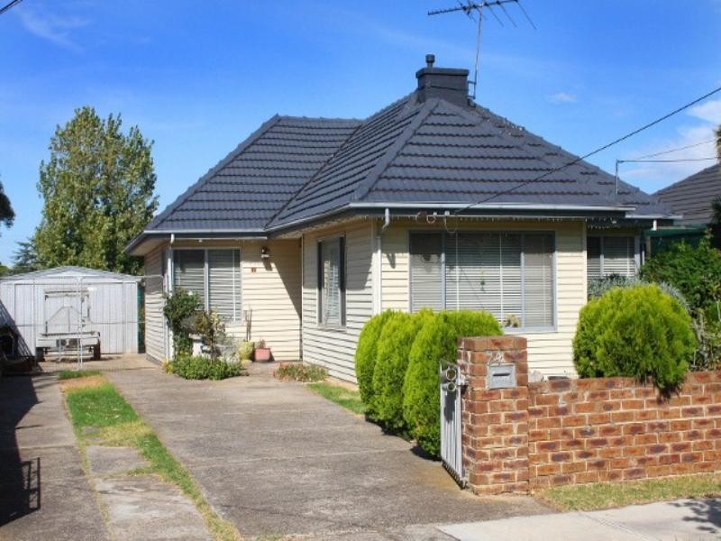 24 Errington Road, St Albans VIC 3021