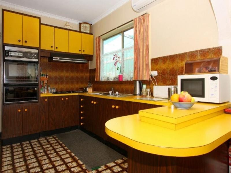 24 Errington Road, St Albans VIC 3021