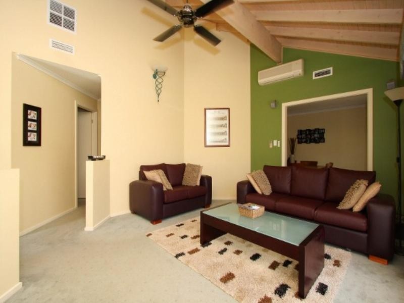 11 Bellbird Avenue, Taylors Lakes VIC 3038