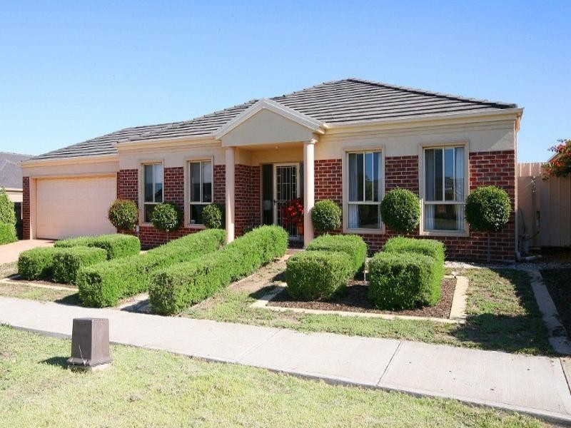 74 Wolviston Avenue, Hillside VIC 3037