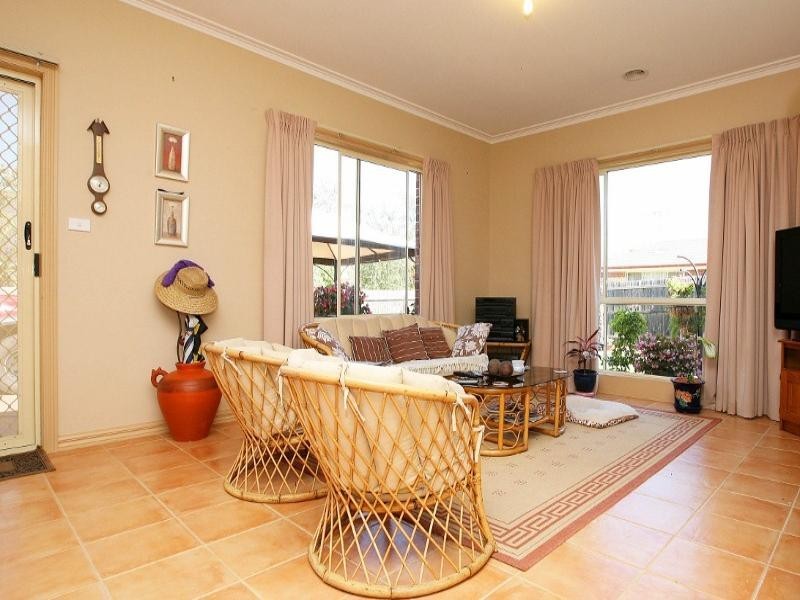 74 Wolviston Avenue, Hillside VIC 3037